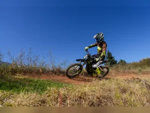 High-performance electric dirt bike